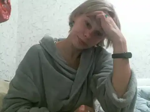 Snapshot of Julie_Silver chatting on 10.09.25 Julie Silver online show from 10.09.25