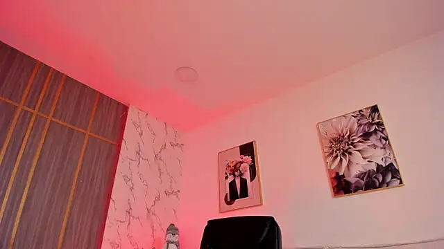 Dollar-girl online show from 12.18.25