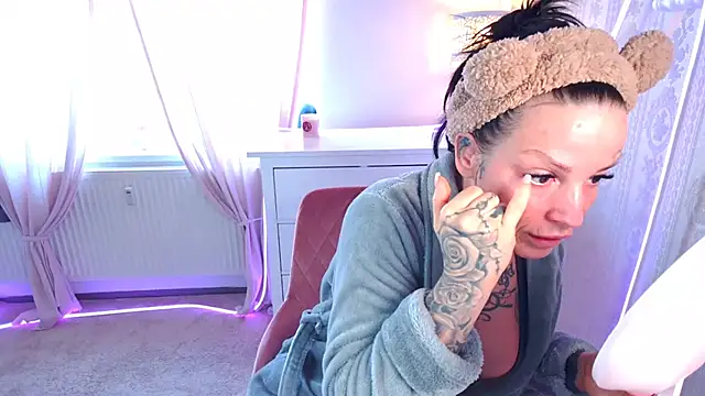 Snapshot of EmilyDiazofficial chatting on 02.15.26 EmilyDiazofficial online show from 02.15.26