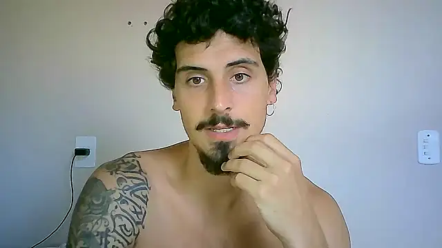 Snapshot of milkoffe chatting on 01.06.25 milkoffe online show from 01.06.25