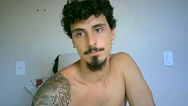 Snapshot of milkoffe chatting on 02.03.25 milkoffe online show from 02.03.25