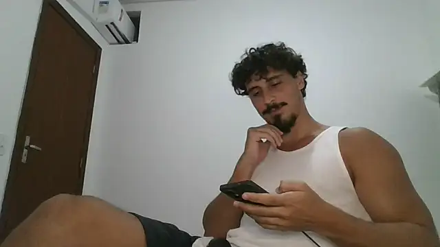 Snapshot of milkoffe chatting on 02.02.26 milkoffe online show from 02.02.26