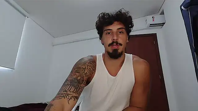 Snapshot of milkoffe chatting on 02.10.26 milkoffe online show from 02.10.26