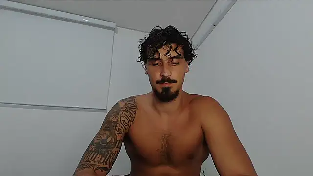 Snapshot of milkoffe chatting on 02.18.26 milkoffe online show from 02.18.26