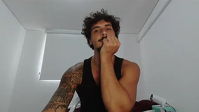 Snapshot of milkoffe chatting on 02.27.26 milkoffe online show from 02.27.26