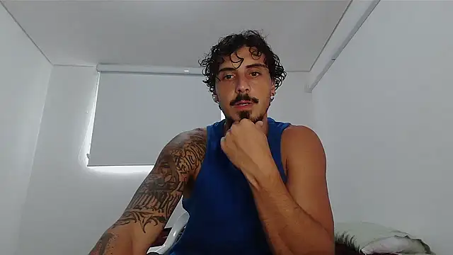 Snapshot of milkoffe chatting on 03.01.26 milkoffe online show from 03.01.26