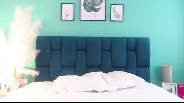 Snapshot of NicollColeman chatting on 03.04.25 NicollColeman online show from 03.04.25