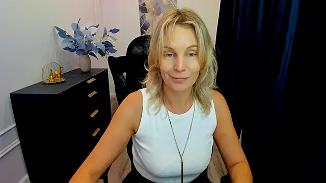 Snapshot of Sinty_Devis chatting on 09.17.25 Sinty Devis online show from 09.17.25