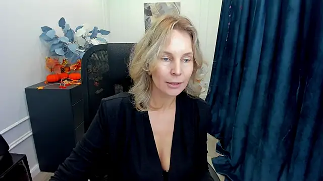Snapshot of Sinty_Devis chatting on 10.21.25 Sinty Devis online show from 10.21.25