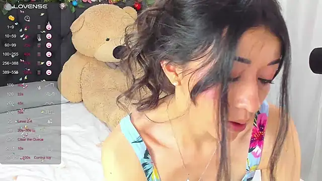 Snapshot of SophiaLiu chatting on 12.07.24 SophiaLiu online show from 12.07.24