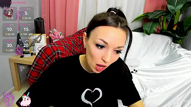 jessica tiny online show from 02.14.25