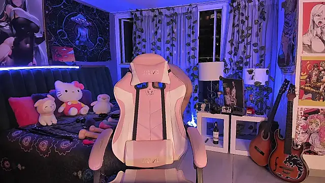 LanaKyutt online show from 12.07.24