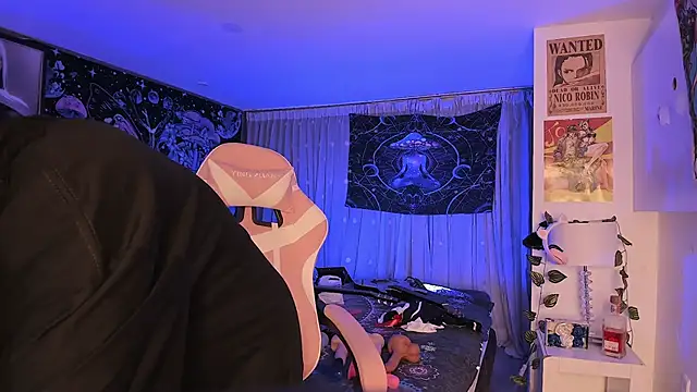 LanaKyutt online show from 02.23.25