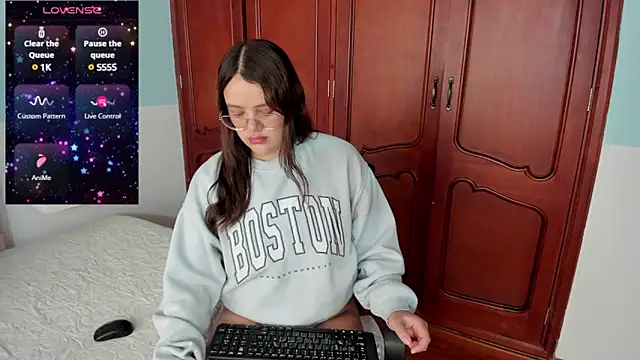 Snapshot of _Sarahh_0 chatting on 12.12.24  Sarahh 0 online show from 12.12.24