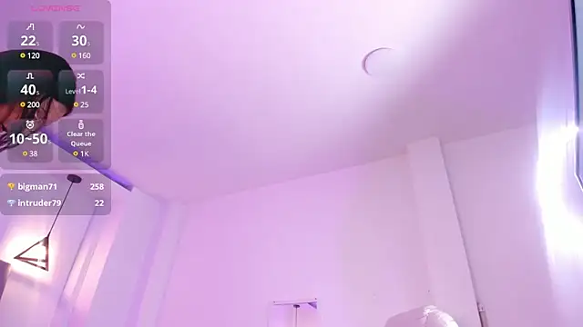 lady nylon  online show from 02.10.25