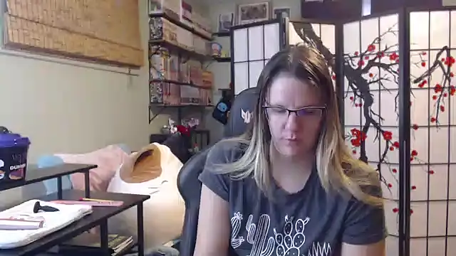 Sarahtineke online show from 02.06.26