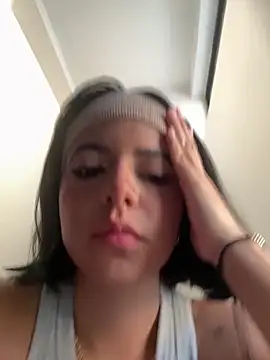 Snapshot of NicolRoss_ chatting on 12.31.24 NicolRoss online show from 12.31.24