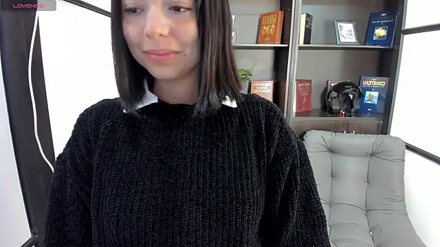 Snapshot of NicolRoss_ chatting on 09.19.25 NicolRoss online show from 09.19.25