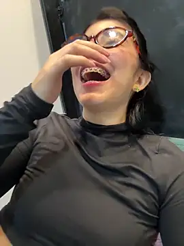 Snapshot of NicolRoss_ chatting on 11.23.25 NicolRoss online show from 11.23.25