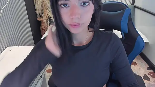 Snapshot of NicolRoss_ chatting on 06.10.26 NicolRoss online show from 06.10.26