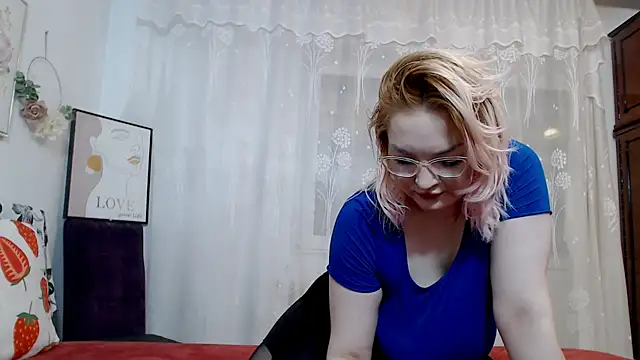 Snapshot of Catlady333 chatting on 09.19.25 Catlady333 online show from 09.19.25