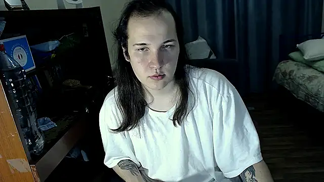 Snapshot of EvaMiron chatting on 03.14.25 EvaMiron online show from 03.14.25