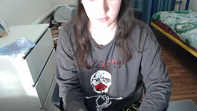 Snapshot of EvaMiron chatting on 09.10.25 EvaMiron online show from 09.10.25