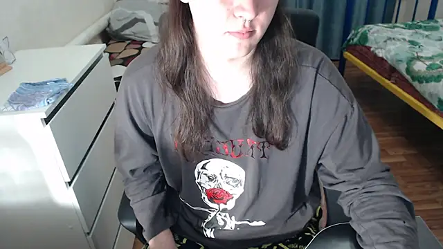 Snapshot of EvaMiron chatting on 09.10.25 EvaMiron online show from 09.10.25