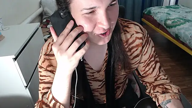 Snapshot of EvaMiron chatting on 09.19.25 EvaMiron online show from 09.19.25