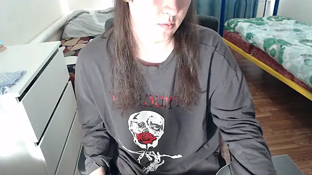 Snapshot of EvaMiron chatting on 09.26.25 EvaMiron online show from 09.26.25