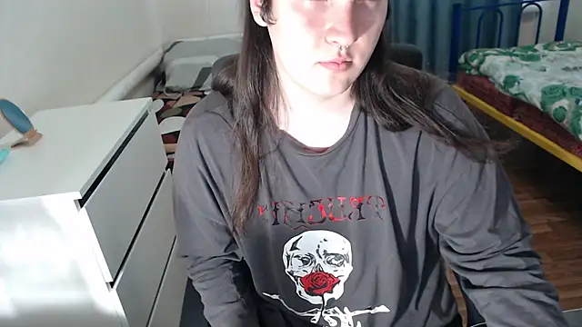 Snapshot of EvaMiron chatting on 09.27.25 EvaMiron online show from 09.27.25