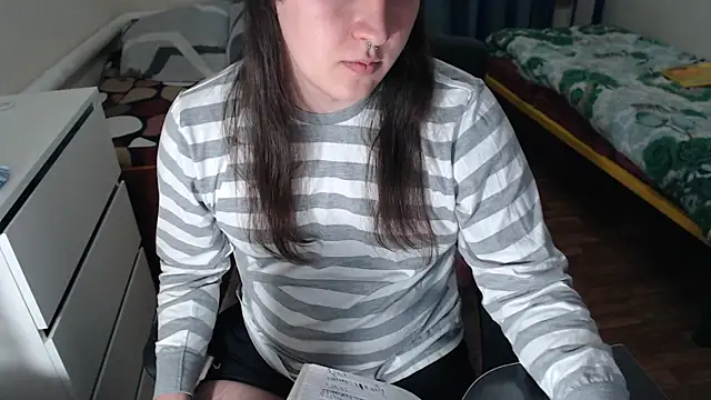 Snapshot of EvaMiron chatting on 10.01.25 EvaMiron online show from 10.01.25