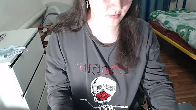 Snapshot of EvaMiron chatting on 10.02.25 EvaMiron online show from 10.02.25