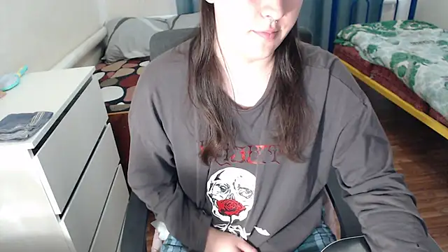 Snapshot of EvaMiron chatting on 10.07.25 EvaMiron online show from 10.07.25