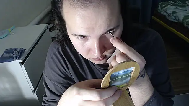 EvaMiron online show from 10.28.25