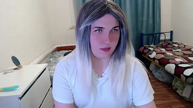 Snapshot of EvaMiron chatting on 05.02.26 EvaMiron online show from 05.02.26
