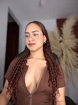 Snapshot of gretta_kler1 chatting on 11.17.25 gretta kler1 online show from 11.17.25