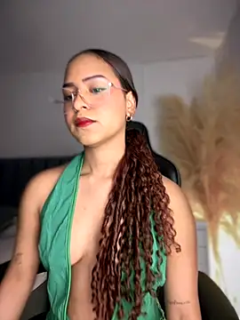 Snapshot of gretta_kler1 chatting on 11.18.25 gretta kler1 online show from 11.18.25