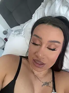 deliaroyal online show from 10.29.25