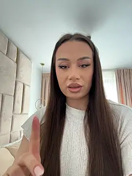 Snapshot of deliaroyal chatting on 04.28.26 deliaroyal online show from 04.28.26