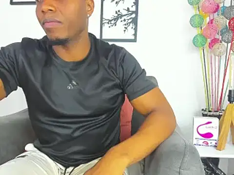 Snapshot of bigcock_latin1 chatting on 02.13.25 bigcock latin1 online show from 02.13.25