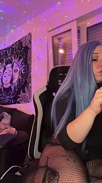 Snapshot of kinkygirl420x chatting on 12.17.25 kinkygirl420x online show from 12.17.25