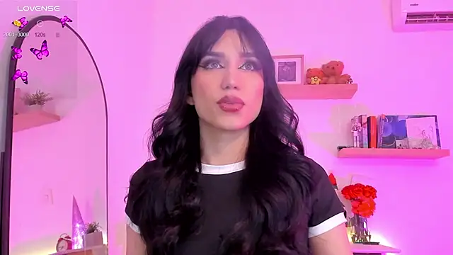 Snapshot of rose_saenz chatting on 12.18.24 rose saenz online show from 12.18.24