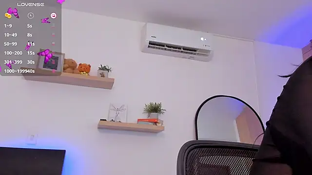 Snapshot of rose_saenz chatting on 02.01.25 rose saenz online show from 02.01.25