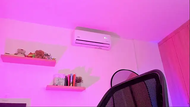 Snapshot of rose_saenz chatting on 11.21.25 rose saenz online show from 11.21.25