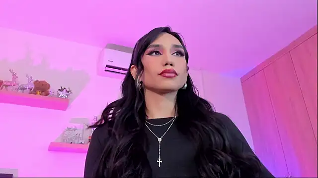 Snapshot of rose_saenz chatting on 12.16.25 rose saenz online show from 12.16.25