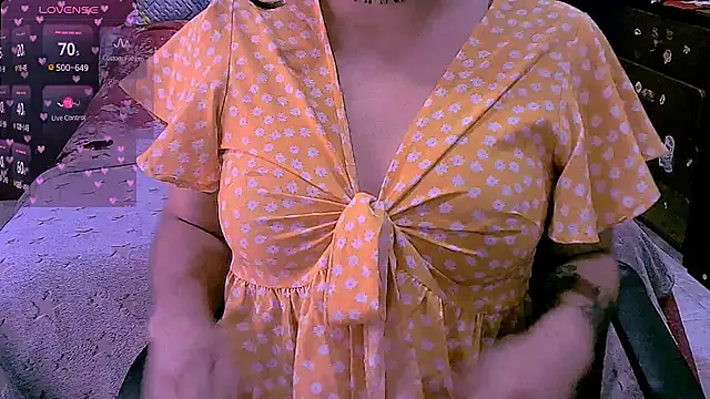 NinaYellow online show from 04.10.26