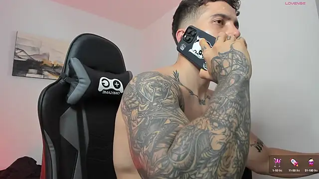 Snapshot of LucianSinclair chatting on 12.14.24 LucianSinclair online show from 12.14.24