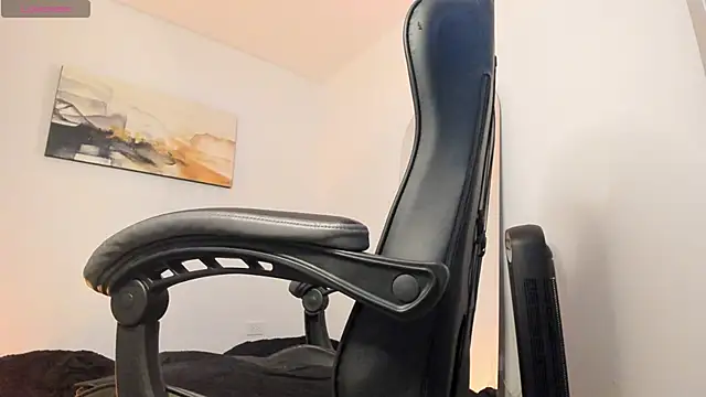 Snapshot of LucianSinclair chatting on 12.18.24 LucianSinclair online show from 12.18.24