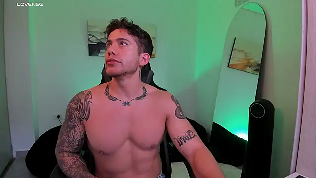 Snapshot of LucianSinclair chatting on 02.09.25 LucianSinclair online show from 02.09.25